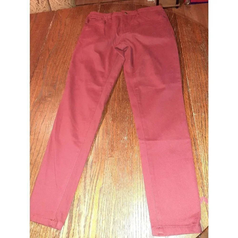 Size 8 Serra Dark Red Stretchy Pants with Pockets and Belt Loops Mid Rise